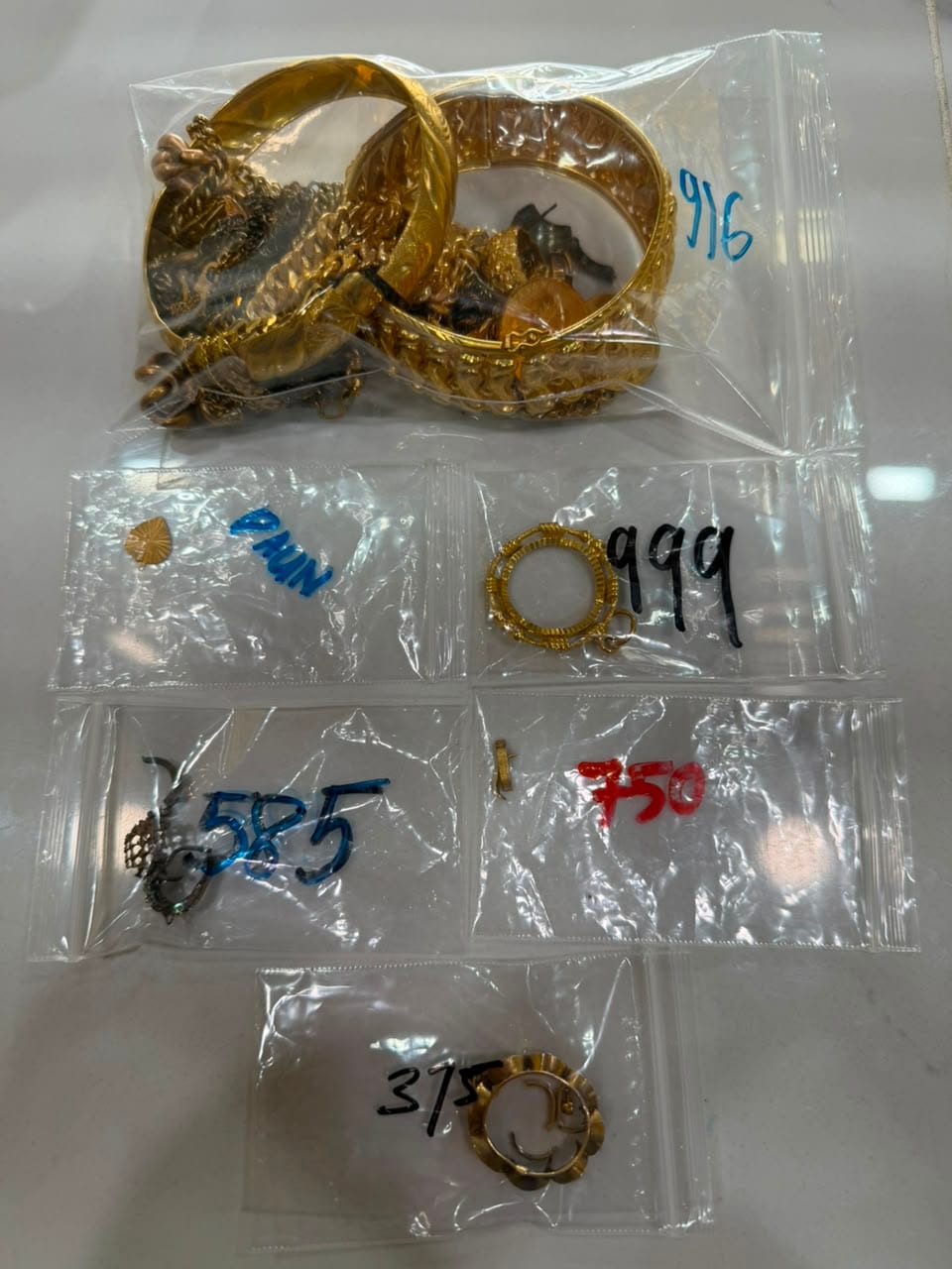 Mutu emas Hulul Gold